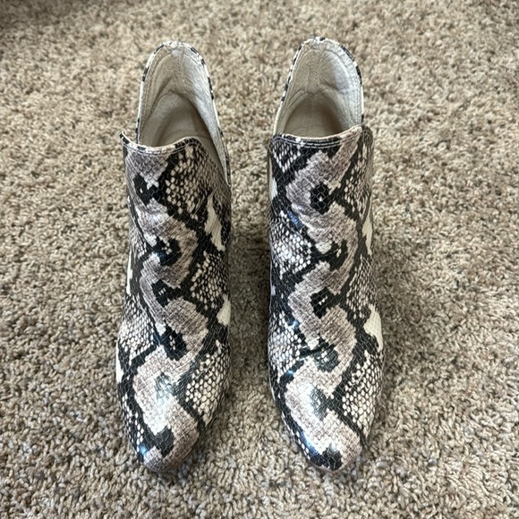 Steve Madden Shoes - Excellent condition booties